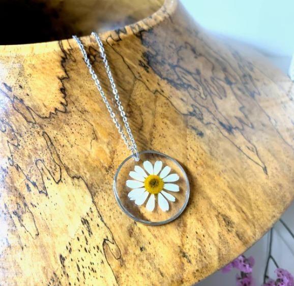 Natural White Daisy Preserved In Resin Pendant For Men & Women - Alzaar