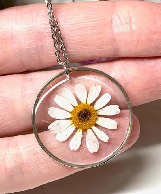 Natural White Daisy Preserved In Resin Pendant For Men & Women - Alzaar