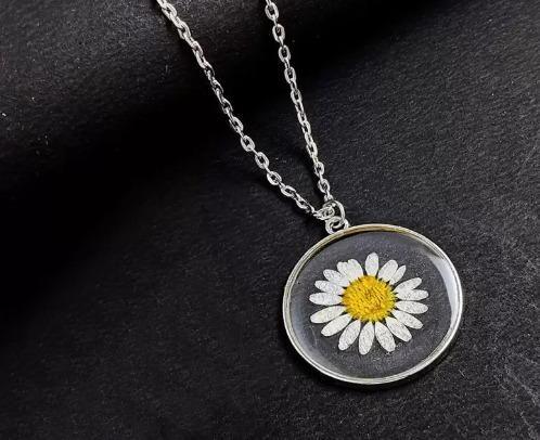 Natural White Daisy Preserved In Resin Pendant For Men & Women - Alzaar