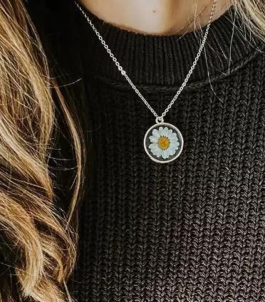 Natural White Daisy Preserved In Resin Pendant For Men & Women - Alzaar