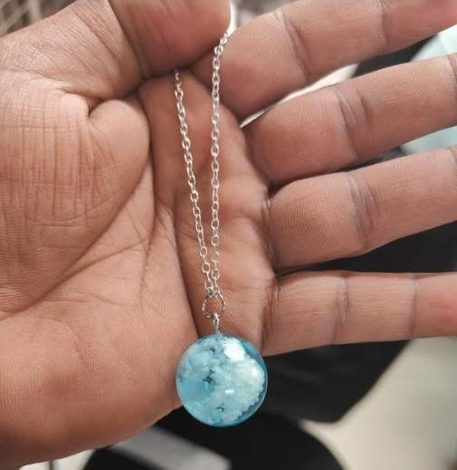 Transparent Round Ball Pendant Necklace - Alzaar